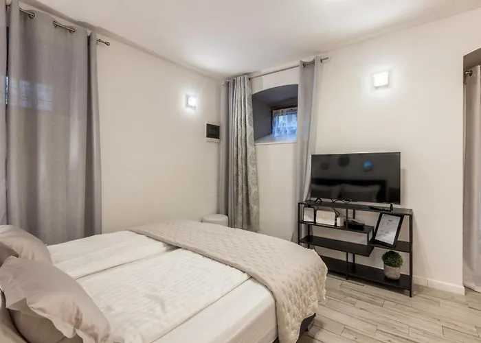 Apartments And Rooms Villa Lina